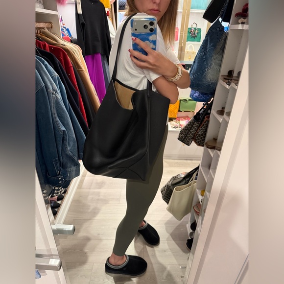 The Row n/s large park tote bag in black - Picture 11 of 11